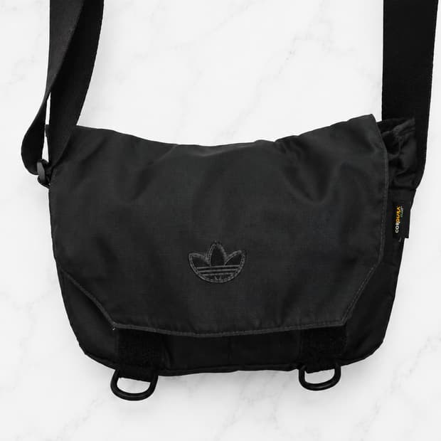 남녀공용)) adidas 아디다스 크로스백! 블랙 색상~ 수납공간 넓어요
