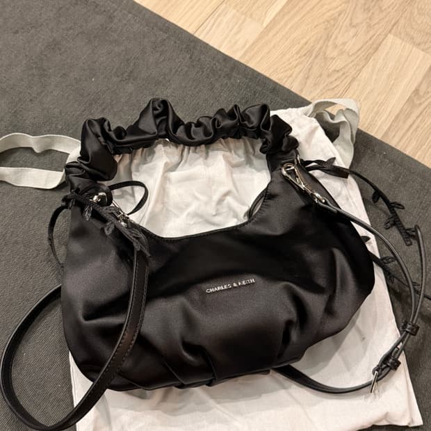 찰스앤키스 블랙 셔링백