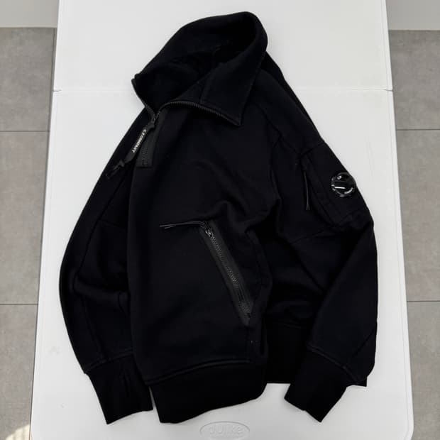 CP컴퍼니 맨투맨 