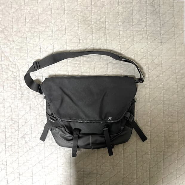 [공용] 브라운브레스 STRIVE MESSENGER BAG 크로스백 가방