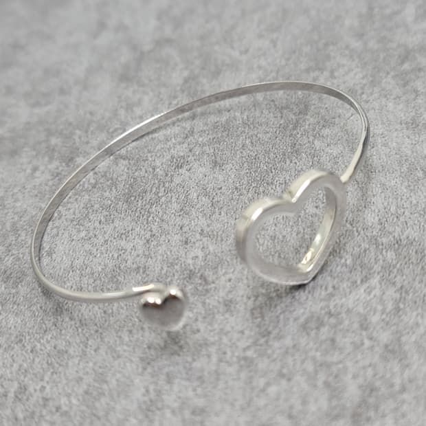 heart bangle