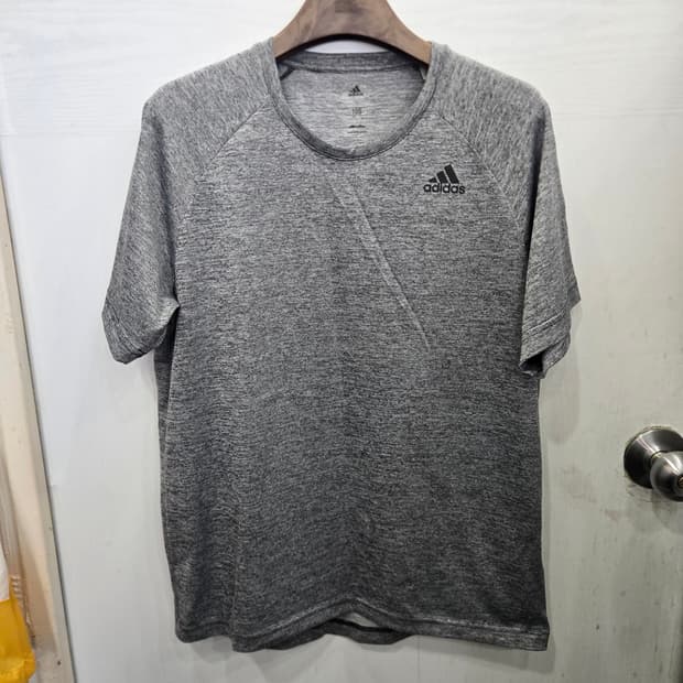 105,XL )) adidas 아디다스 반팔티셔츠! 깔끔한 디자인~