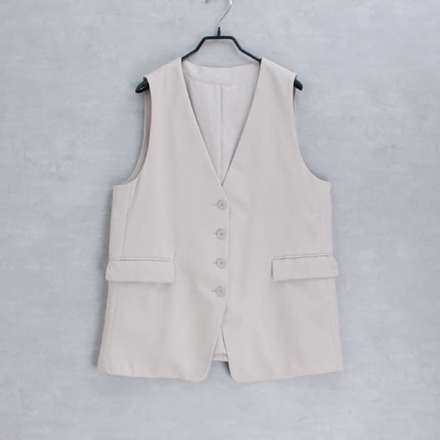 GU _ collarless vest