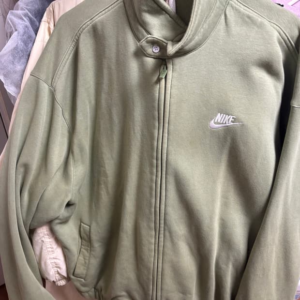 나이키 연한 말차 아우터