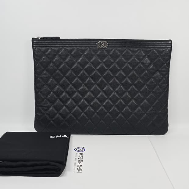 샤넬 캐비어 보이 라지 클러치백