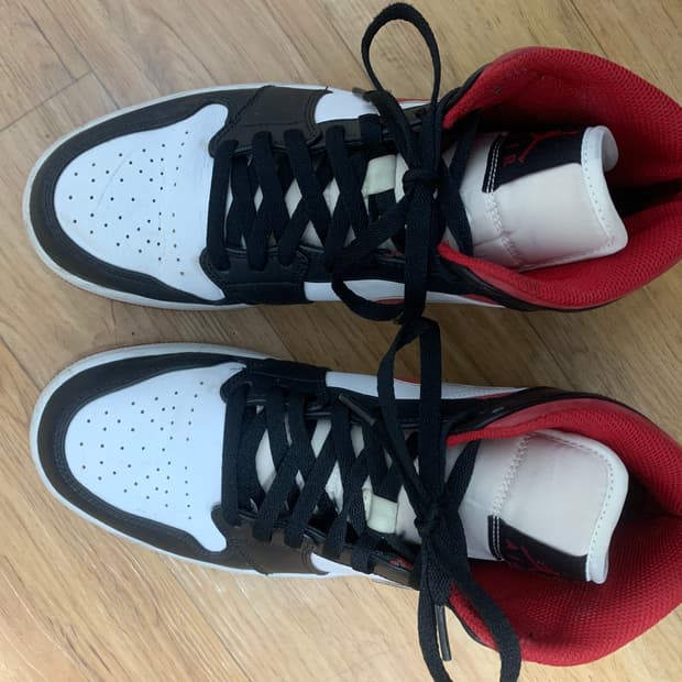 조던1 미드 짐레드 블랙 화이트