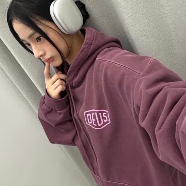 데우스 엑스 마키나 서울 컬리지 후드티 다크 풀럼