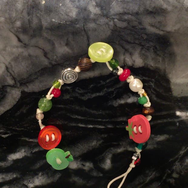 GR 단추 비즈 팔찌