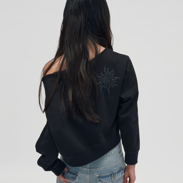 suade sunny one shoulder 원숄더 맨투맨