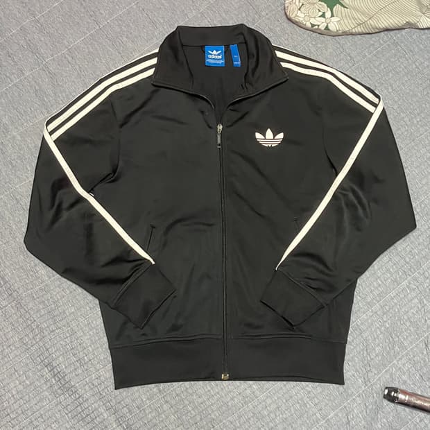 아디다스 구 파이어버드 파버 트랙탑 져지 검흰 블랙 100