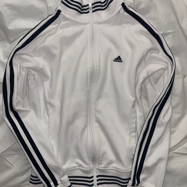 아디다스 시그니처 로고 트랙탑 져지