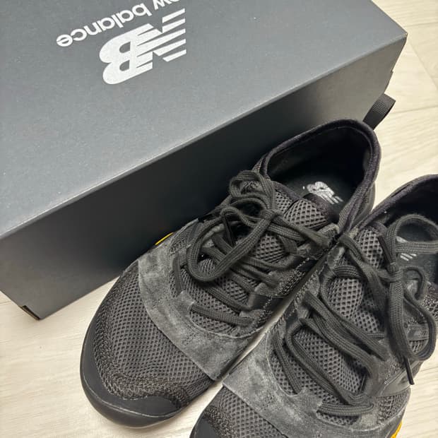 뉴발란스 미니머스 MT100 블랙 캐슬락