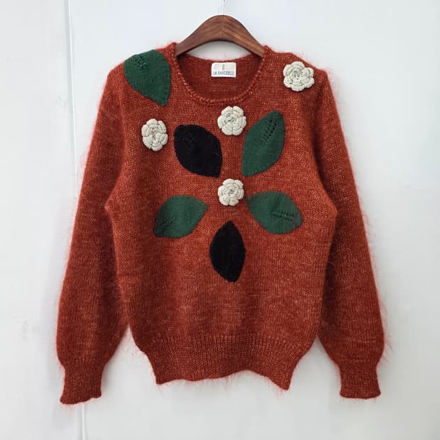 LA.BANDERLU 울 브릭오렌지 플라워 패치니트