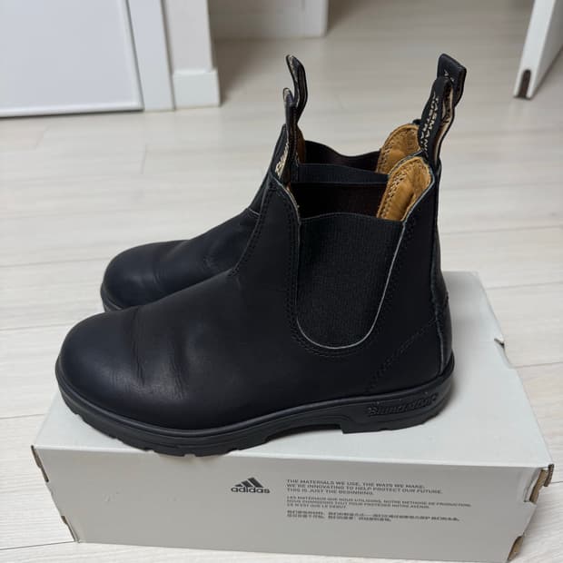 블런드스톤 550 au4(235-240)