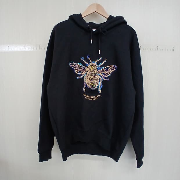 MARS COLLECT 꿀벌 자수 후드티 블랙