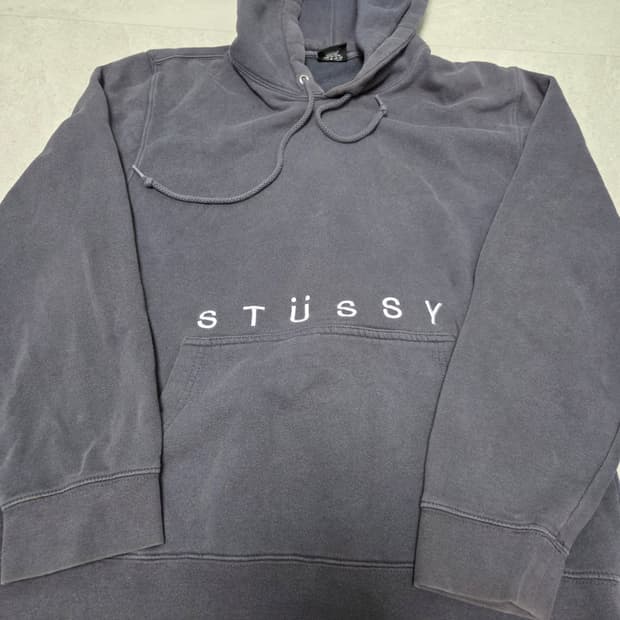 스투시(Stussy) 센터 로고 워싱 후드티