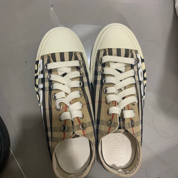 버버리 신발 (240-245)