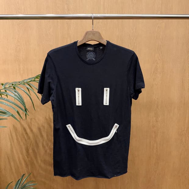 디젤 라운드넥 반팔 티셔츠 로고 자수 지퍼 디테일 블랙