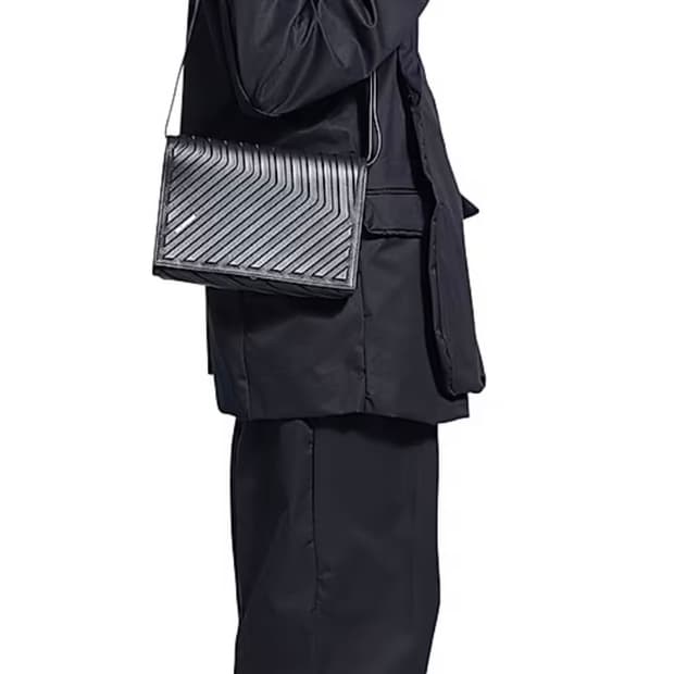 발렌시아가 카 플랩백