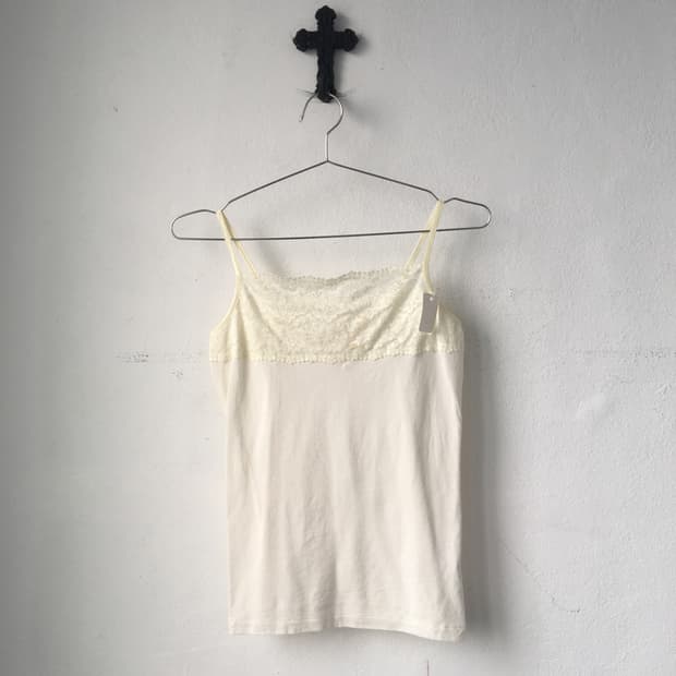 Lace point sleeveless