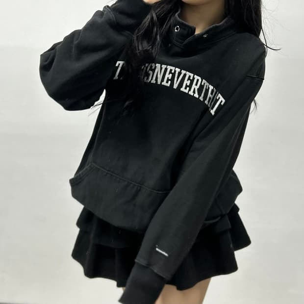 디스이즈네버뎃 T로고 아치 블랙 스웨트셔츠 맨투맨(S)