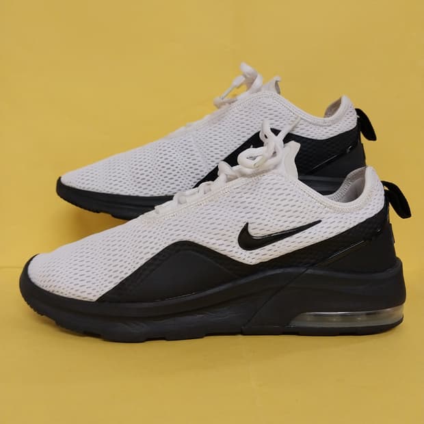 남성 나이키 에어맥스 모션2 블랙 화이트 런닝화, 운동화 (275)