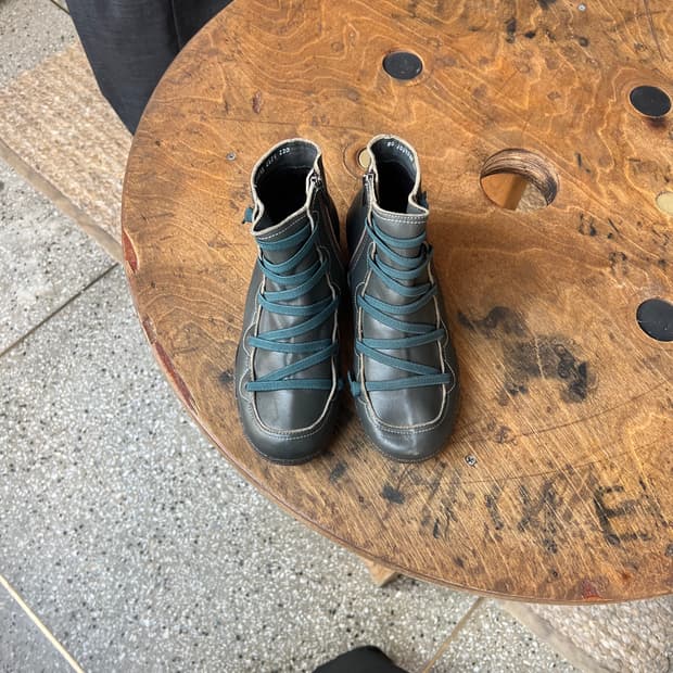 sneakers boots