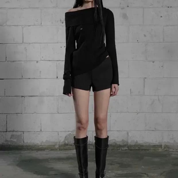 보헤미안서울 오픈 카라 언발란스 니트 블랙