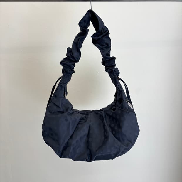 Y’SACCS 요지야마모토 도트 셔링 숄더백