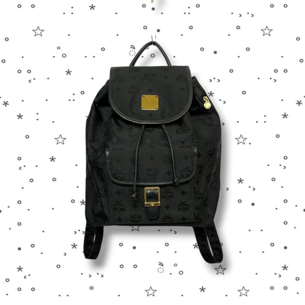 MCM 엠씨엠 블랙 클래식 모노그램 드로스트링 백팩