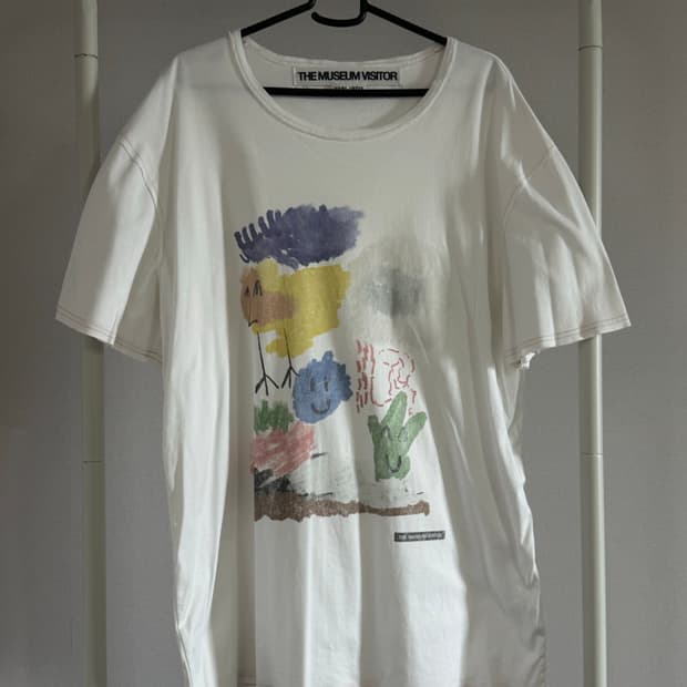 [더뮤지엄비지터] 반팔 티셔츠