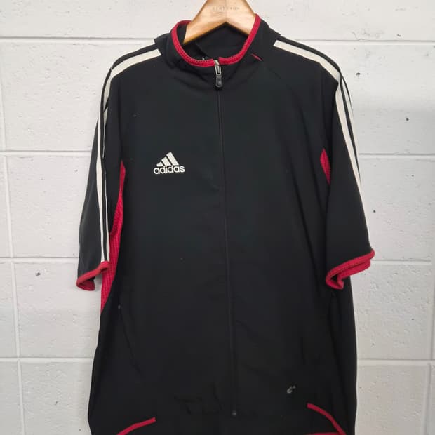 100) 아디다스 반팔 웜업 트레이닝 바람막이 팝니다