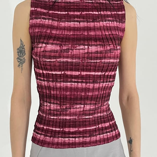Color mix pleats top