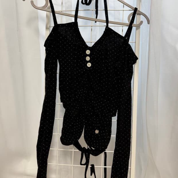 셋업이엑스이 DOT OFF-SHOULDER TOP / BLACK