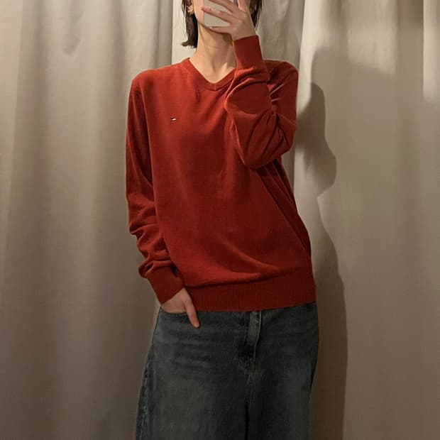 타미힐피거 브이넥 니트