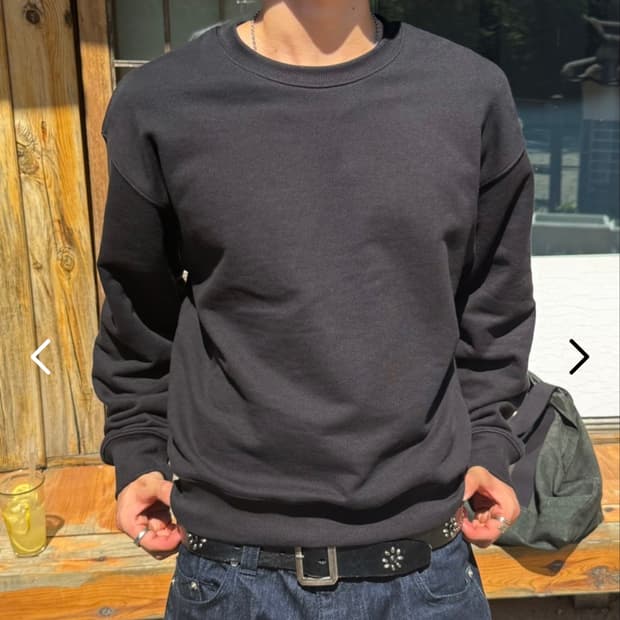 핀던 크롭 맨투맨