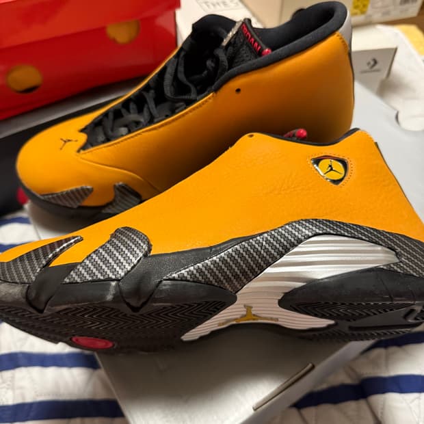 조던 14 레트로 페라리 유니버시티 골드