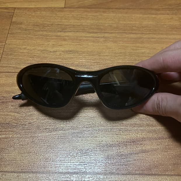 오클리 미뉴트 1.0 새렌즈 메탈릭블랙
