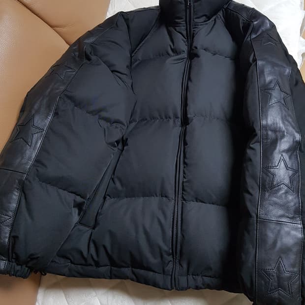 슈프림 스타 슬리브 다운 퍼퍼 패딩 블랙 23FW