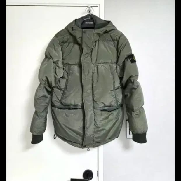 스톤아일랜드 나일론메탈 패딩팝니다 M사이즈