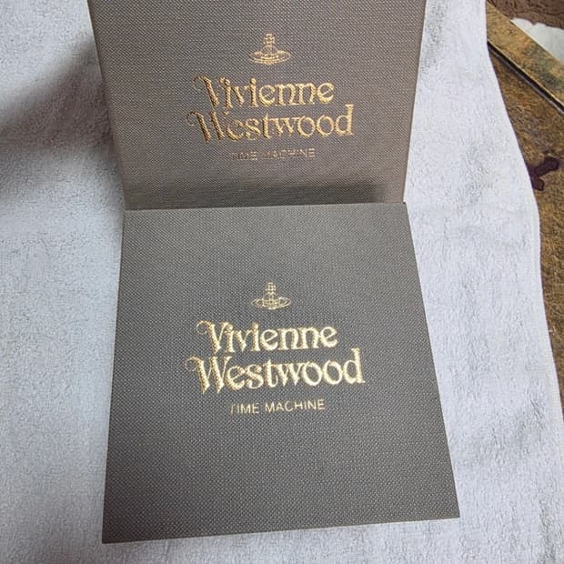 비비안웨스트 우드 블랙 가죽 시계 풀박스