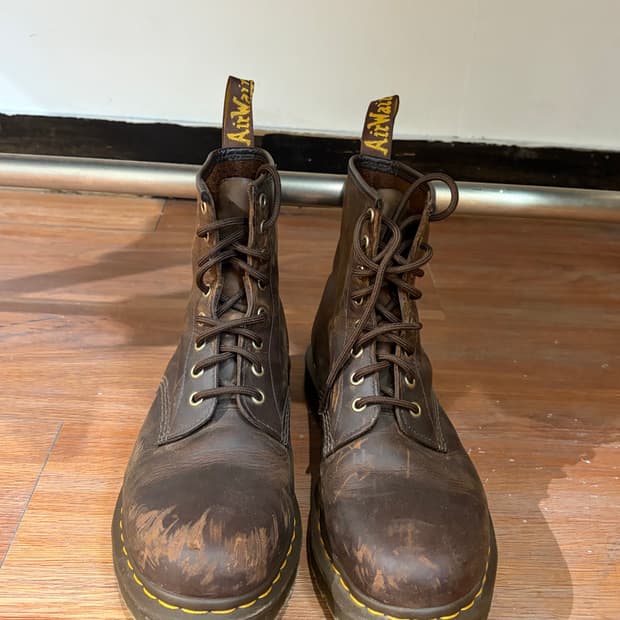 Dr. Martens 8홀