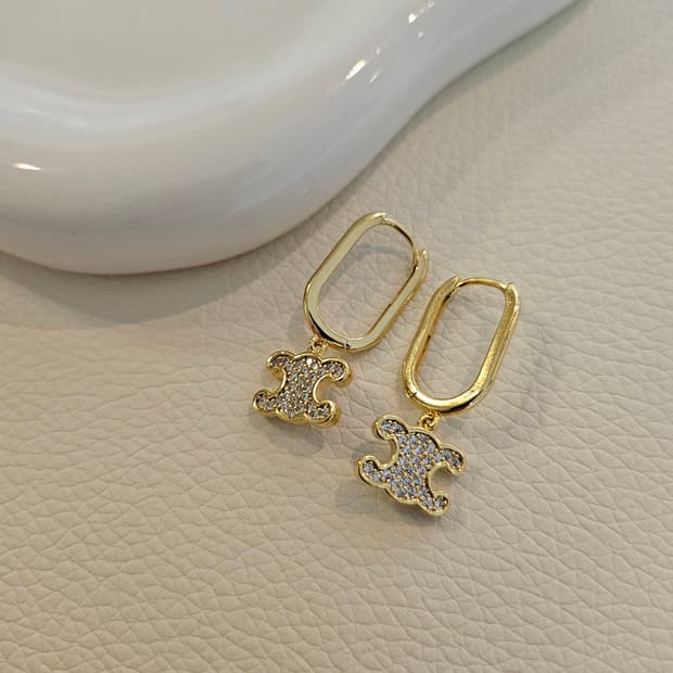 셀린느 라인스톤 트리옹프 원터치 귀걸이 금장