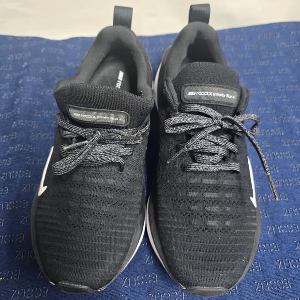 새상품급)나이키 리액트 인피니트 4 런닝화