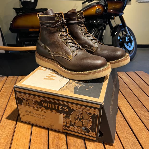 화이츠부츠 c350-cs 8.5D 판매합니다.