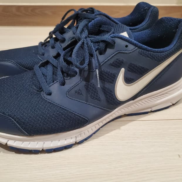 나이키 운동화 다운쉬프터6 런닝화 사이즈275
