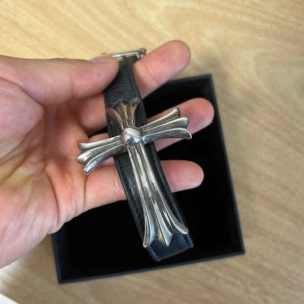 크롬하츠 라지 크로스 가죽팔찌