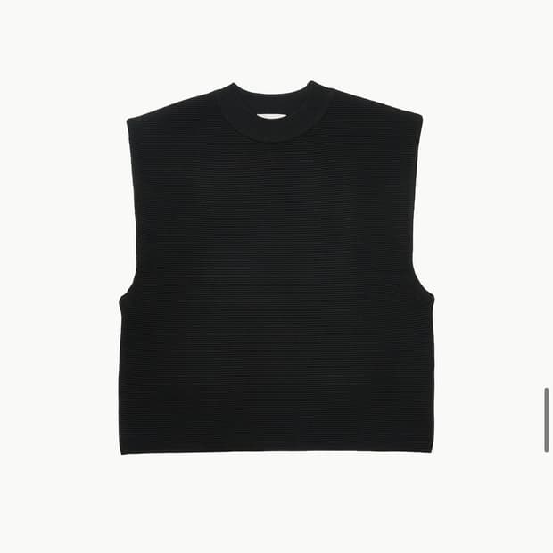 아모멘토 모크넥 크롭 베스트