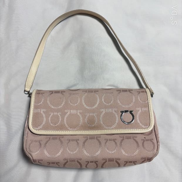 페라가모 간치니 패턴 미니 숄더백