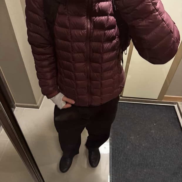 몽벨 와인색 경량패딩 L